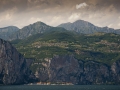 Pohled z Brenzone na protější břeh Lago di Garda.