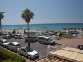 Pohled z apartmánu na Passeggiata Cavallotti ve Ventimiglii.