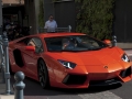 První na co jsme při výjezdu z podzemních garáží narazili byla dvě Lamborghini :-)