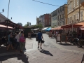 Ráno je zde tržiště, odpoledne vše uklidí a přemění na zahrádky kaváren a restaurací - Cours Saleya.