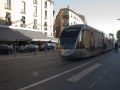 Místní tramvaje, které jsou schopny úseky projíždět bez trolejí.