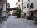 Jedna z uliček v Porto Azzurro