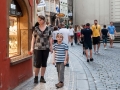 Karlovou ulicí směrem k ke Karlovu mostu