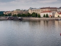 Pohled na Dvořákovo nábřeží z Karlova mostu