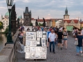 Davy turistů na Karlově mostě