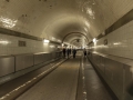 Tunel na druhou stranu přístavu, kde i auta jezdí výtahem - Alter Elbtunnel