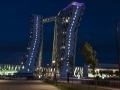 Bella Sky hotel - impozantní stavba, tentokrát v noci