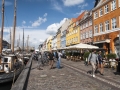 Jedna z nejhezčích ulic Nyhavn v Kodani s kanálem uprostřed