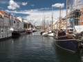 Jedna z nejhezčích ulic Nyhavn v Kodani s kanálem uprostřed