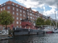Plavba kanálem kolem ulice Overgaden Oven Vandet