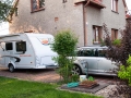 Karavan privezeny z pujcovny