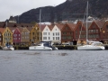 Bryggen - postaveno na popelu (proto tak krive)